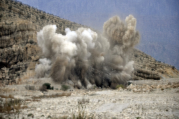 جاده ای که جلوی دیده شدن تاریخمان ایستاده است جاده ای که جلوی دیده شدن تاریخمان ایستاده است