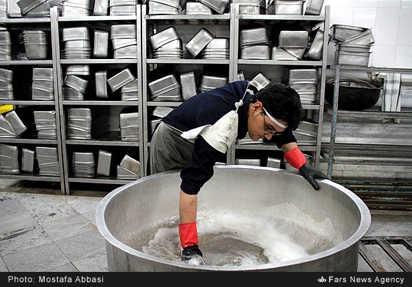 گزارش تصویری/ طبخ افطار در آشپزخانه رضوی گزارش تصویری/ طبخ افطار در آشپزخانه رضوی