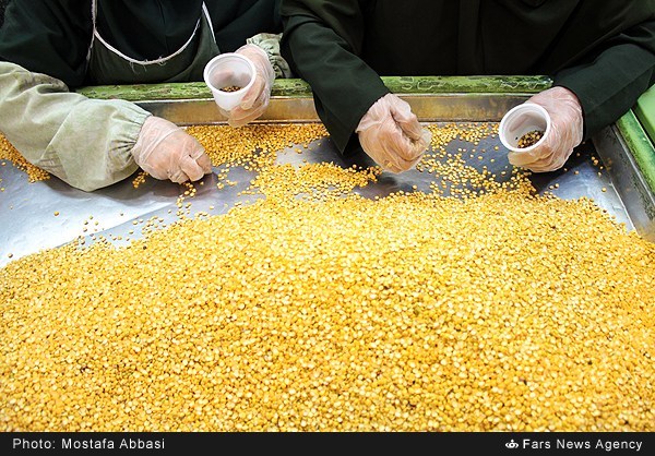 گزارش تصویری/ طبخ افطار در آشپزخانه رضوی گزارش تصویری/ طبخ افطار در آشپزخانه رضوی