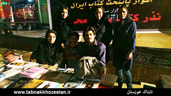 نذر کتاب در مراسمات عزاداری اهواز + تصاویر نذر کتاب در مراسمات عزاداری اهواز + تصاویر