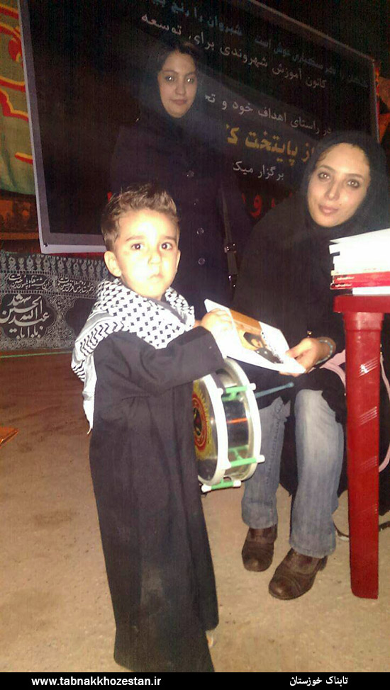 نذر کتاب در مراسمات عزاداری اهواز + تصاویر نذر کتاب در مراسمات عزاداری اهواز + تصاویر