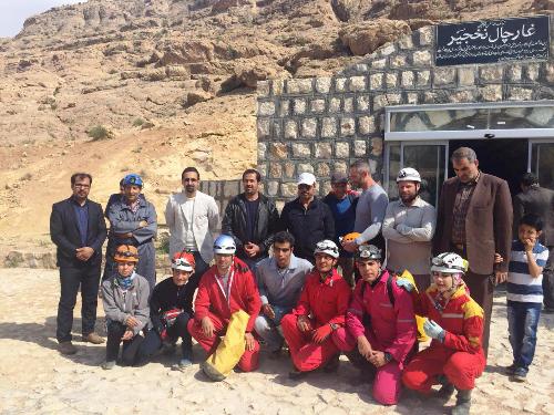 طبیعت گران فرانسوی از غار نخجیر دلیجان بازدید کردند طبیعت گران فرانسوی از غار نخجیر دلیجان بازدید کردند