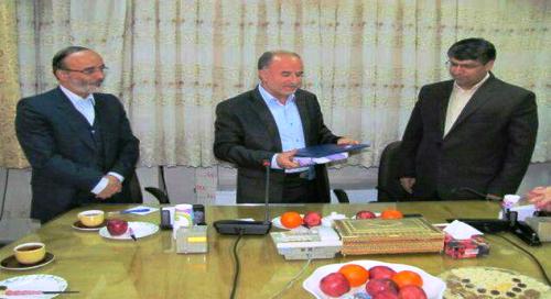 دكتر علی اکبر كريمي اعتبارنامه خود را در یافت کرد دكتر علی اکبر كريمي اعتبارنامه خود را در یافت کرد