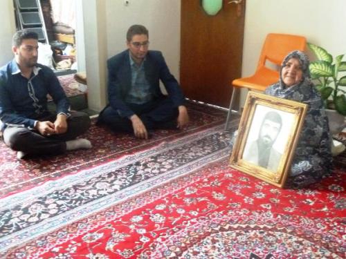 تجلیل از خانواده های شهدا تجلیل از همه ارزشهاست تجلیل از خانواده های شهدا تجلیل از همه ارزشهاست