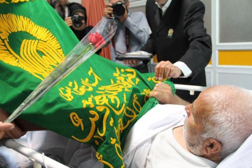 گزارش تصویری عیادت خادمین حرم مطهر رضوی از بیماران بیمارستان های اراک