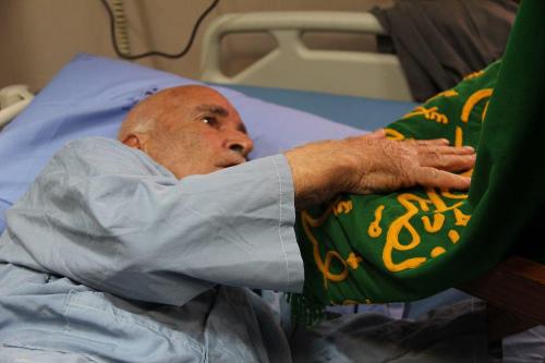 گزارش تصویری عیادت خادمین حرم مطهر رضوی از بیماران بیمارستان های اراک