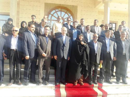 حضور مدیرعامل ایرالکو در خط مقدم استقبال از خانم ابتکار باعث تاسف بود حضور مدیرعامل ایرالکو در خط مقدم استقبال از خانم ابتکار باعث تاسف بود