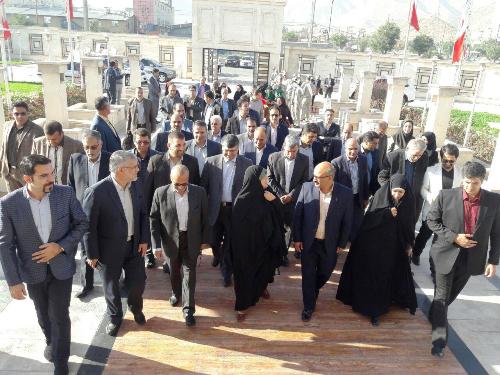 حضور مدیرعامل ایرالکو در خط مقدم استقبال از خانم ابتکار باعث تاسف بود حضور مدیرعامل ایرالکو در خط مقدم استقبال از خانم ابتکار باعث تاسف بود