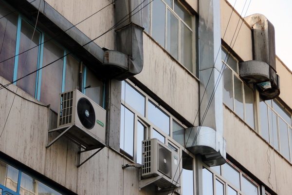 نازیبایی در معماری تهران