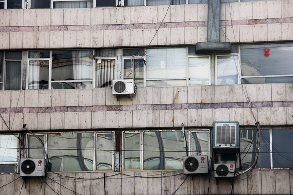 نازیبایی در معماری تهران