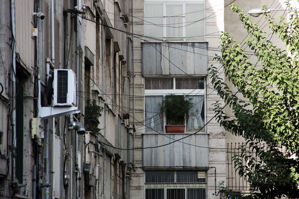 نازیبایی در معماری تهران