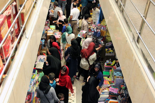 فروش لوازم تحریر در بازار بزرگ تهران