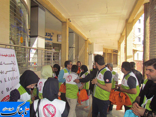 تهیه 1000 کیسه زباله خودرو و توزیع آن توسط رفتگران طبیعیت خوزستان