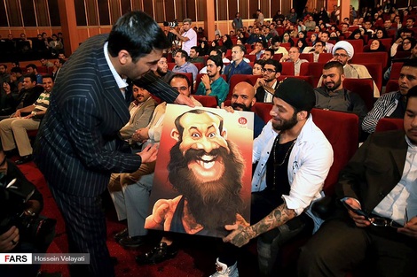 خوشحالی رسایی هنگام تقدیر از تتلو +عکس