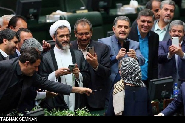 حتی با حاج&zwnj;خانم هم تا حالا سلفی نگرفته&zwnj;ام؛ چه برسد به موگرینی!