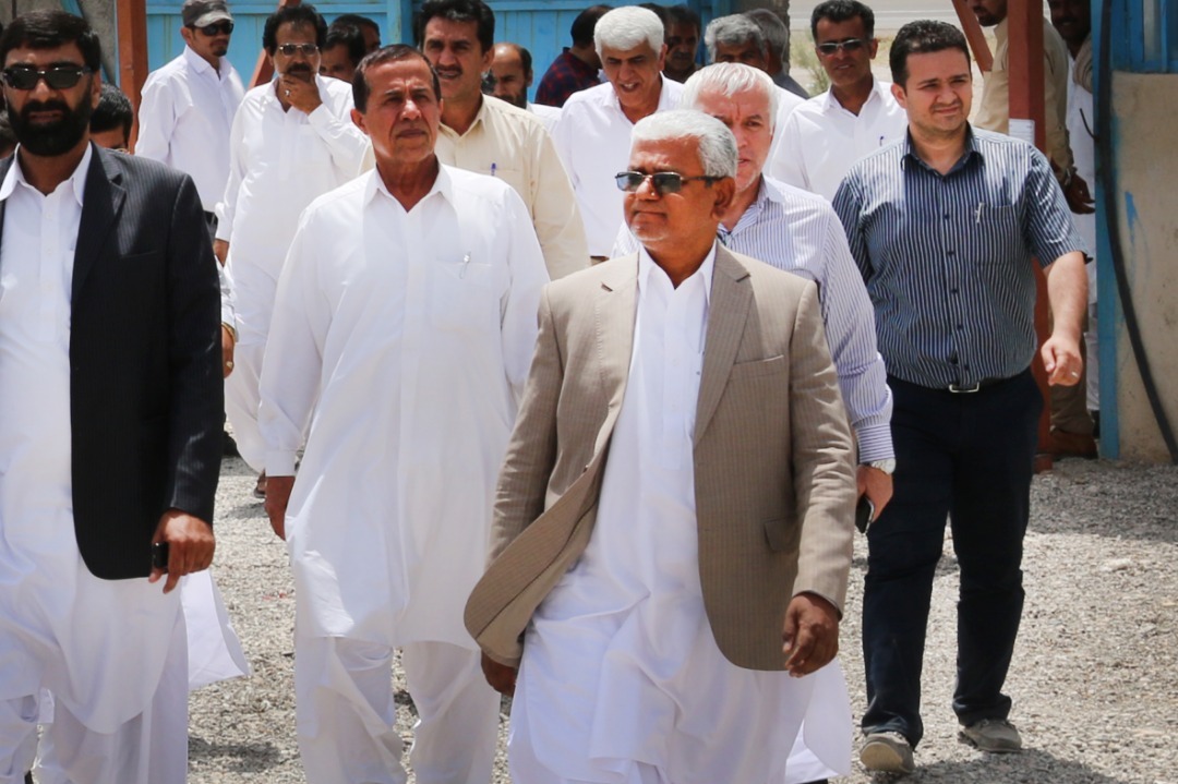 گفتگو با اولین فرماندار اهل سنت بعد از انقلاب در سیستان و بلوچستان: معلمی بلوچ در قامت سیاستمدار محبوب/ مزایای ایرانشهر برای سرمایهگذاران/ ازدواج شیعه و سنی در این شهرستان/ دو صلح بزرگ با بیش از 20 کشته از هر طرف طی سالهای اخیر در ایرانشهر گفتگو با اولین فرماندار اهل سنت بعد از انقلاب در سیستان و بلوچستان: معلمی بلوچ در قامت سیاستمدار محبوب/ مزایای ایرانشهر برای سرمایهگذاران/ ازدواج شیعه و سنی در این شهرستان/ دو صلح بزرگ با بیش از 20 کشته از هر طرف طی سالهای اخیر در ایرانشهر