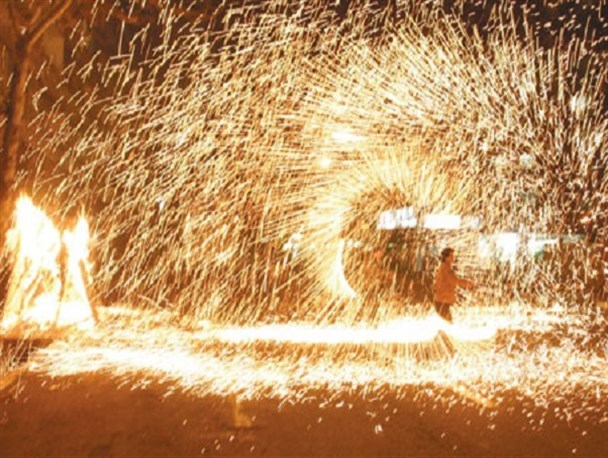 رفتارهای پرخطر در چهارشنبه سوری بازداشت تا پایان تعطیلات را درپی دارد رفتارهای پرخطر در چهارشنبه سوری بازداشت تا پایان تعطیلات را درپی دارد