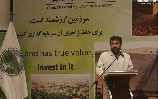 ریزگردها به آب، برق، خدمات شهری، مبلمان شهری و سلامت مردم آسیب رسانده اند ریزگردها به آب، برق، خدمات شهری، مبلمان شهری و سلامت مردم آسیب رسانده اند