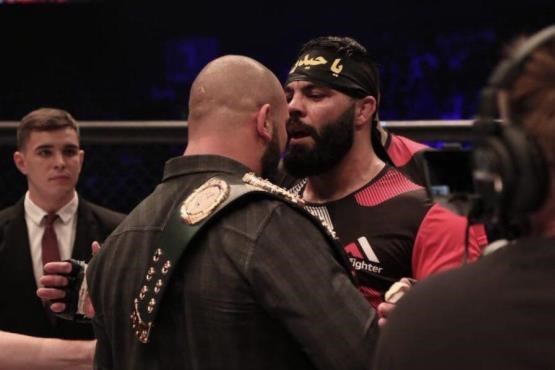 «امیر علی اکبری» خرس لهستانی را به زنجیر کشید! عکس