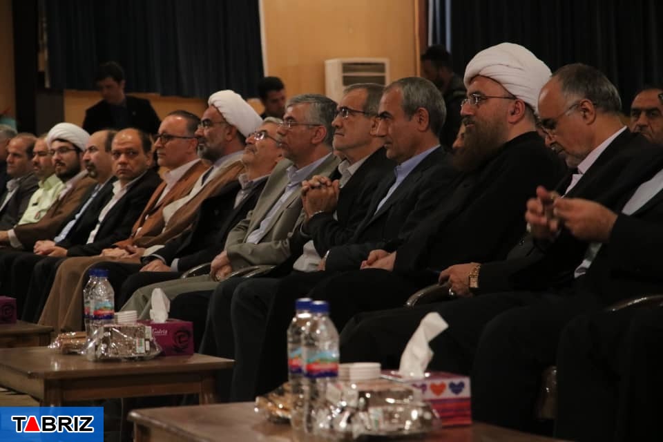 پزشکیان:مشکلات کشور با توسعه فرهنگی مرتفع می شود/انتقاد از عدم حضور وزیر فرهنگ و ارشاد در نمایشگاه کتاب تبریز/خدابخش:نذر کتاب فراگیر شود