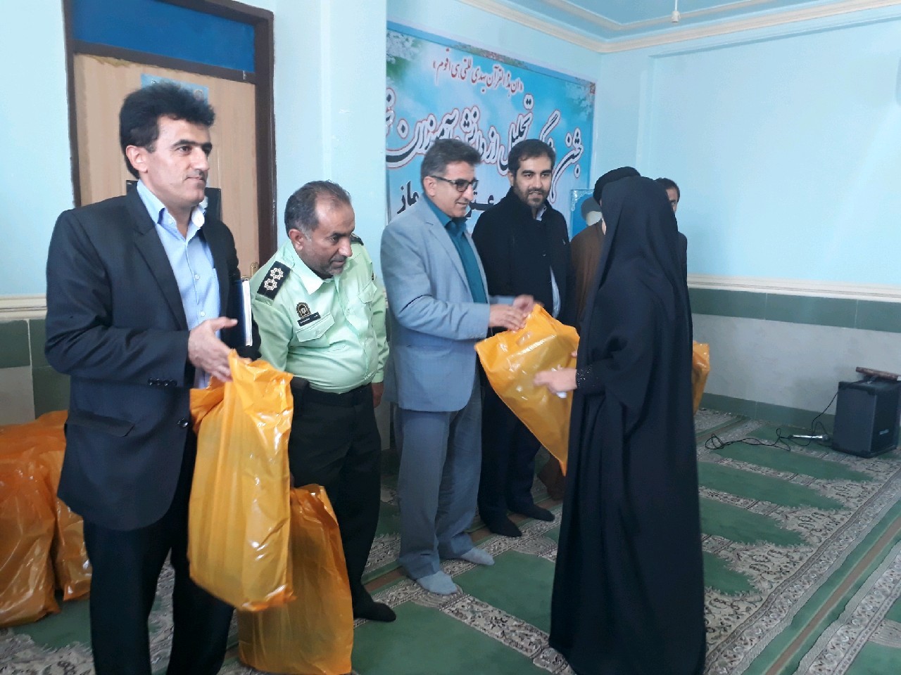 تجلیل از دانش آموزان برتر مسابقات کشوری قرآن، عترت و نماز/ برنامه های حمایتی بنیاد علوی از آموزش وپرورش لنده تجلیل از دانش آموزان برتر مسابقات کشوری قرآن، عترت و نماز/ برنامه های حمایتی بنیاد علوی از آموزش وپرورش لنده