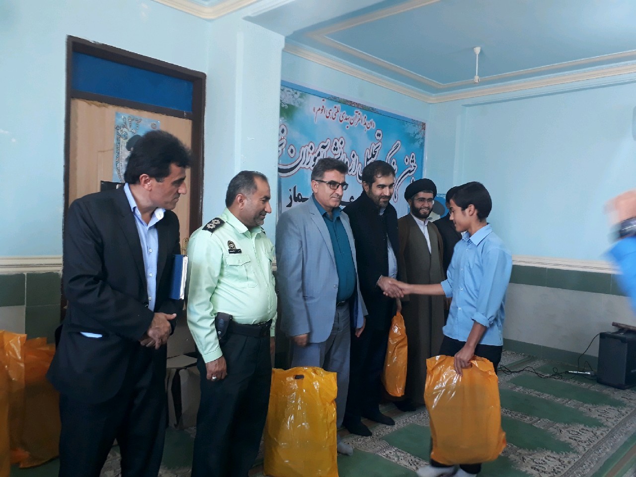 تجلیل از دانش آموزان برتر مسابقات کشوری قرآن، عترت و نماز/ برنامه های حمایتی بنیاد علوی از آموزش وپرورش لنده تجلیل از دانش آموزان برتر مسابقات کشوری قرآن، عترت و نماز/ برنامه های حمایتی بنیاد علوی از آموزش وپرورش لنده