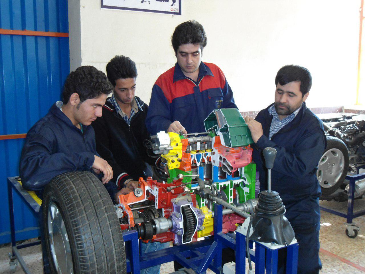 تحقق 123 درصدی آموزش های مهارتی در بخش دولتی طی سال 97 تحقق 123 درصدی آموزش های مهارتی در بخش دولتی طی سال 97