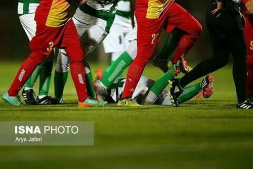 درگیری در فوتبال زنان (+عکس) درگیری در فوتبال زنان (+عکس)