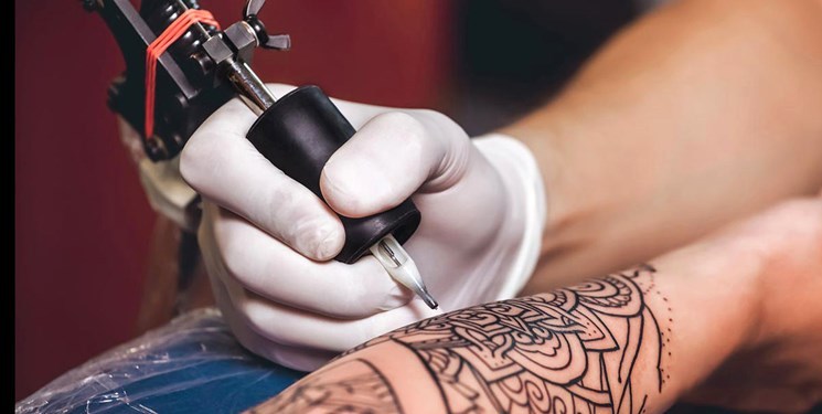 خالکوبی مشهود مانع صدور گواهینامه است خالکوبی مشهود مانع صدور گواهینامه است