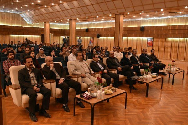 باید از پتاسیلهای دانشگاهی برای رفع معضلات زیست محیطی استفاده کنیم باید از پتاسیلهای دانشگاهی برای رفع معضلات زیست محیطی استفاده کنیم