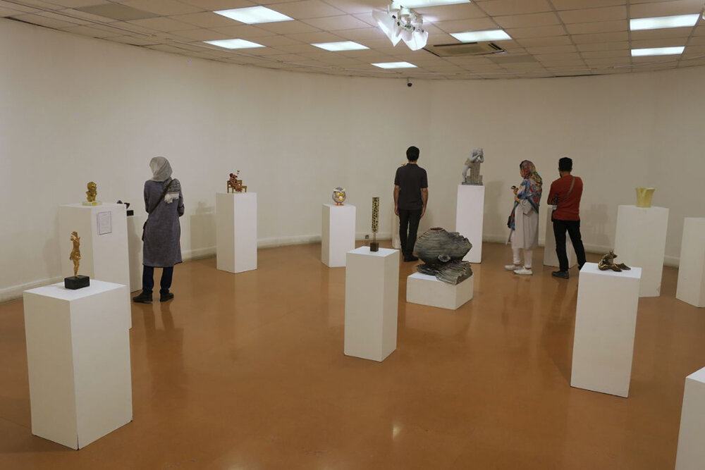 حال مجسمههای ما خوب است اما تو باور نکن! حال مجسمههای ما خوب است اما تو باور نکن!