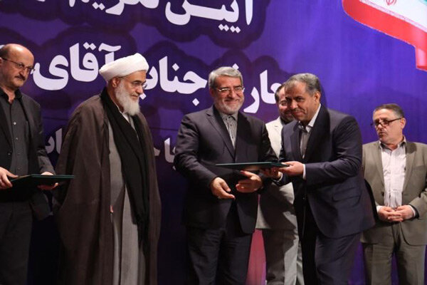 استاندار جدید قزوین در مسیر وحدت و اعتدال حرکت کند استاندار جدید قزوین در مسیر وحدت و اعتدال حرکت کند