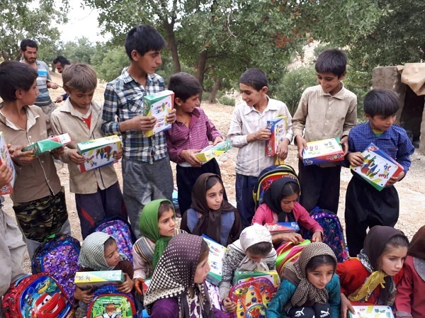 شادی هدیه کانون به کودکان مناطق محروم روستایی بخش سوسن شادی هدیه کانون به کودکان مناطق محروم روستایی بخش سوسن