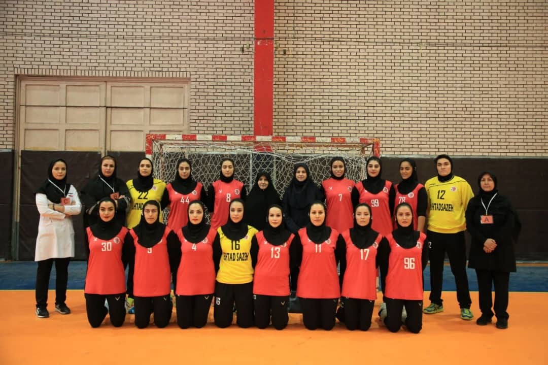 درخشش بانوان هندبال مشهد مقابل سپاهان در لیگ برتر کشور