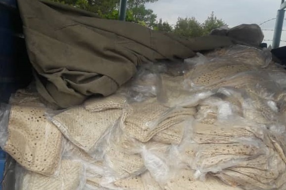 توقیف وانت با بار 1 هزار و صد قرص نان در یاسوج ! + تصاویر توقیف وانت با بار 1 هزار و صد قرص نان در یاسوج ! + تصاویر