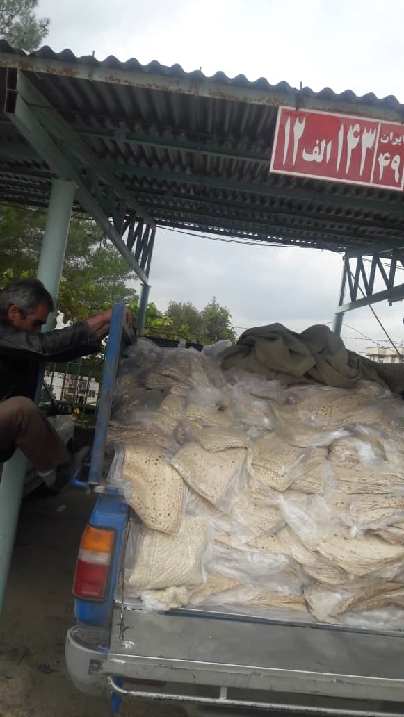 توقیف وانت با بار 1 هزار و صد قرص نان در یاسوج ! + تصاویر توقیف وانت با بار 1 هزار و صد قرص نان در یاسوج ! + تصاویر