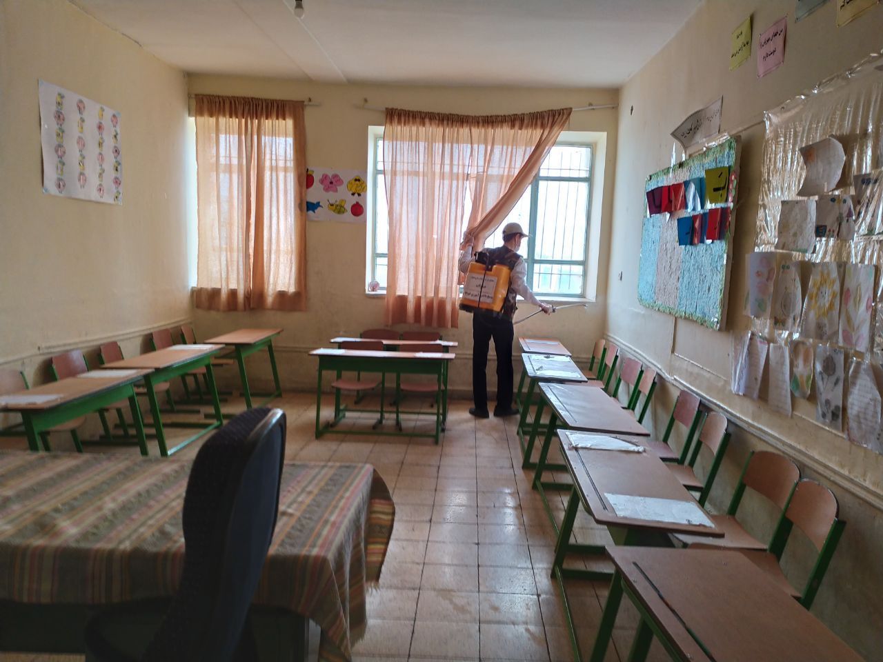 ضد عفونی ۷۰ مدرسه و توزیع ۲۲ هزار ماسک توسط بسیج دانش آموزی در قوچان