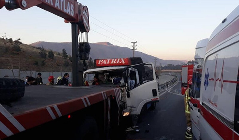 قطع پای تماشاچیان تصادف مرگبار شب گذشته در کرج!؟ قطع پای تماشاچیان تصادف مرگبار شب گذشته در کرج!؟