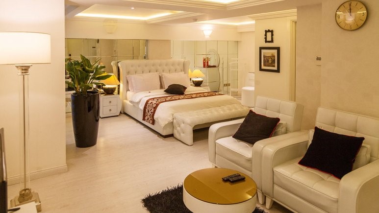 انتخاب هتل های تهران در شرایط امیکرون فضای داخل آپارتمان، هتل تاج محل تهران