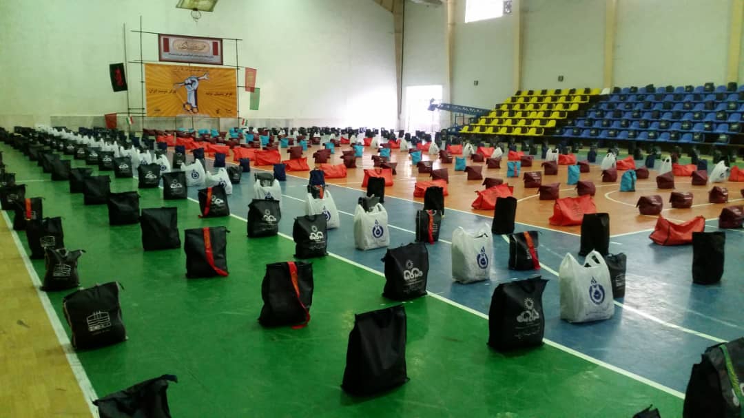 توزیع 5 هزار بسته معیشتی بین کارگران/مسئولین برای مانع زدایی در تولید تلاش بیشتری کنند توزیع 5 هزار بسته معیشتی بین کارگران/مسئولین برای مانع زدایی در تولید تلاش بیشتری کنند