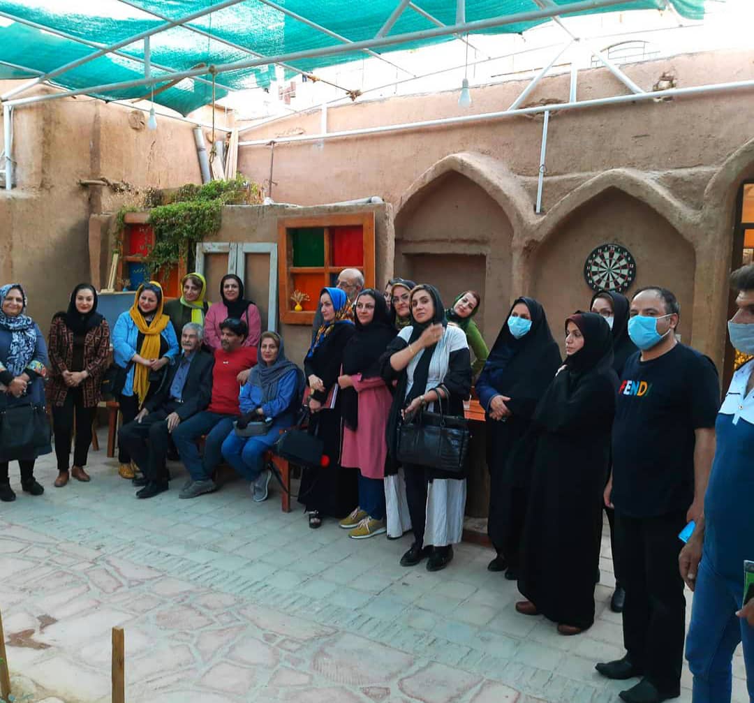 نشست ادبی با حضور دوستداران شعر در اقلید برگزار شد نشست ادبی با حضور دوستداران شعر در اقلید برگزار شد