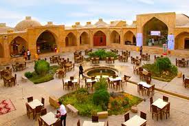 تبدیل کاروانسرای ۴۰۰ ساله کرج به پاتوق هنرمندان و عرضه تولیدات صنایع دستی!!! تبدیل کاروانسرای ۴۰۰ ساله کرج به پاتوق هنرمندان و عرضه تولیدات صنایع دستی!!!