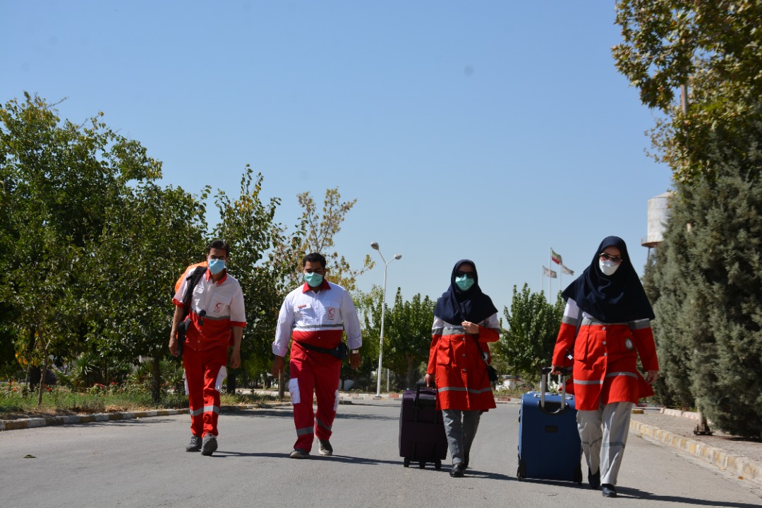 اعزام 6 امدادگر هلال احمر خراسان رضوی برای خدمت به زائران اربعین / آیین بدرقه گروه اعزامی هلال احمر استان برگزار شد