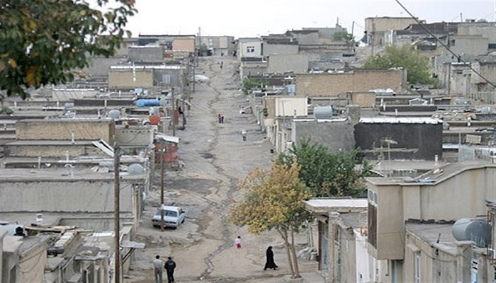 بیش از ۳۰۰ هزار کرمانشاهی در حاشیه شهر زندگی میکنند بیش از ۳۰۰ هزار کرمانشاهی در حاشیه شهر زندگی میکنند
