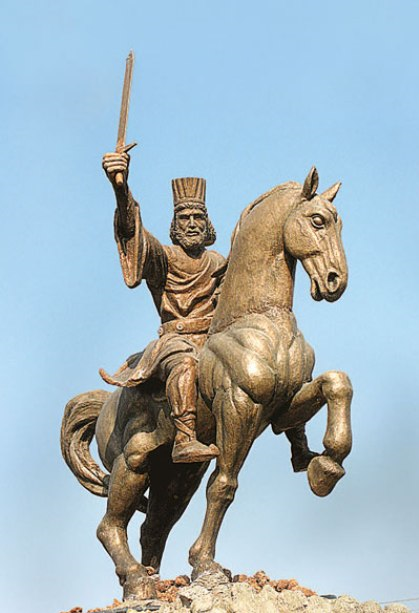 ایرانیان مبدع جنگ پارتیزانی ، از سورنا تا سلیمانی ایرانیان مبدع جنگ پارتیزانی ، از سورنا تا سلیمانی