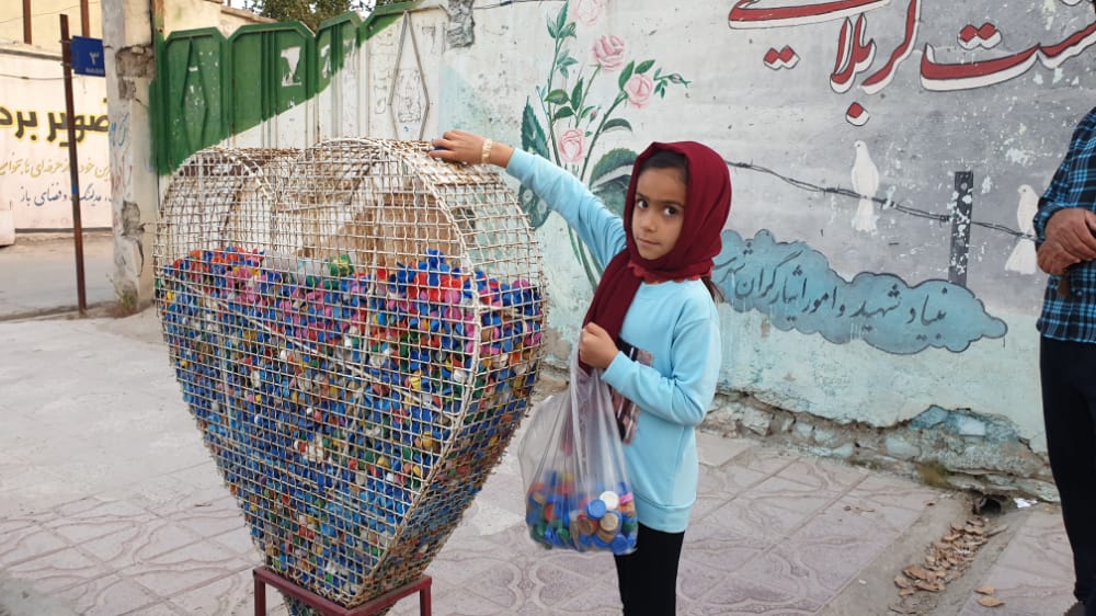 درس زیست محیطی درسای ۶ ساله و استقبال گروه جهادی اولین ها از کار او+تصاویر درس زیست محیطی درسای ۶ ساله و استقبال گروه جهادی اولین ها از کار او+تصاویر