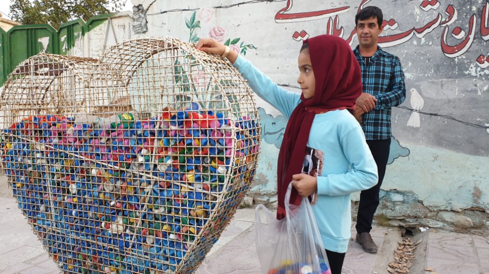 درس زیست محیطی درسای ۶ ساله و استقبال گروه جهادی اولین ها از کار او+تصاویر درس زیست محیطی درسای ۶ ساله و استقبال گروه جهادی اولین ها از کار او+تصاویر