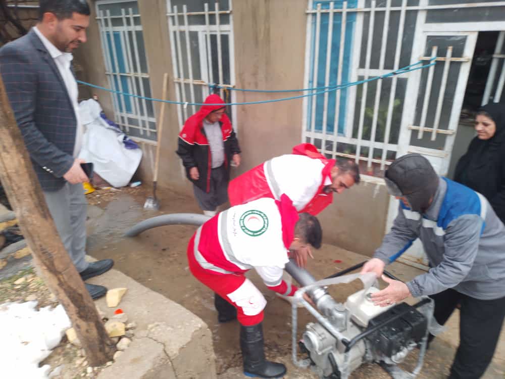 تقدیر و تشکر فرماندار شهرستان مارگون از امداد رسانی نیروی های هلال احمر تقدیر و تشکر فرماندار شهرستان مارگون از امداد رسانی نیروی های هلال احمر