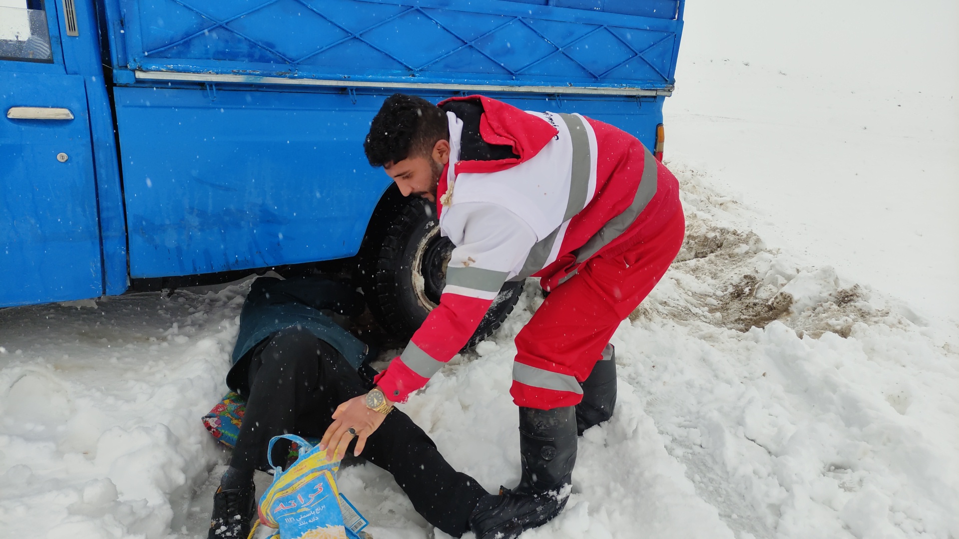 تقدیر و تشکر فرماندار شهرستان مارگون از امداد رسانی نیروی های هلال احمر تقدیر و تشکر فرماندار شهرستان مارگون از امداد رسانی نیروی های هلال احمر