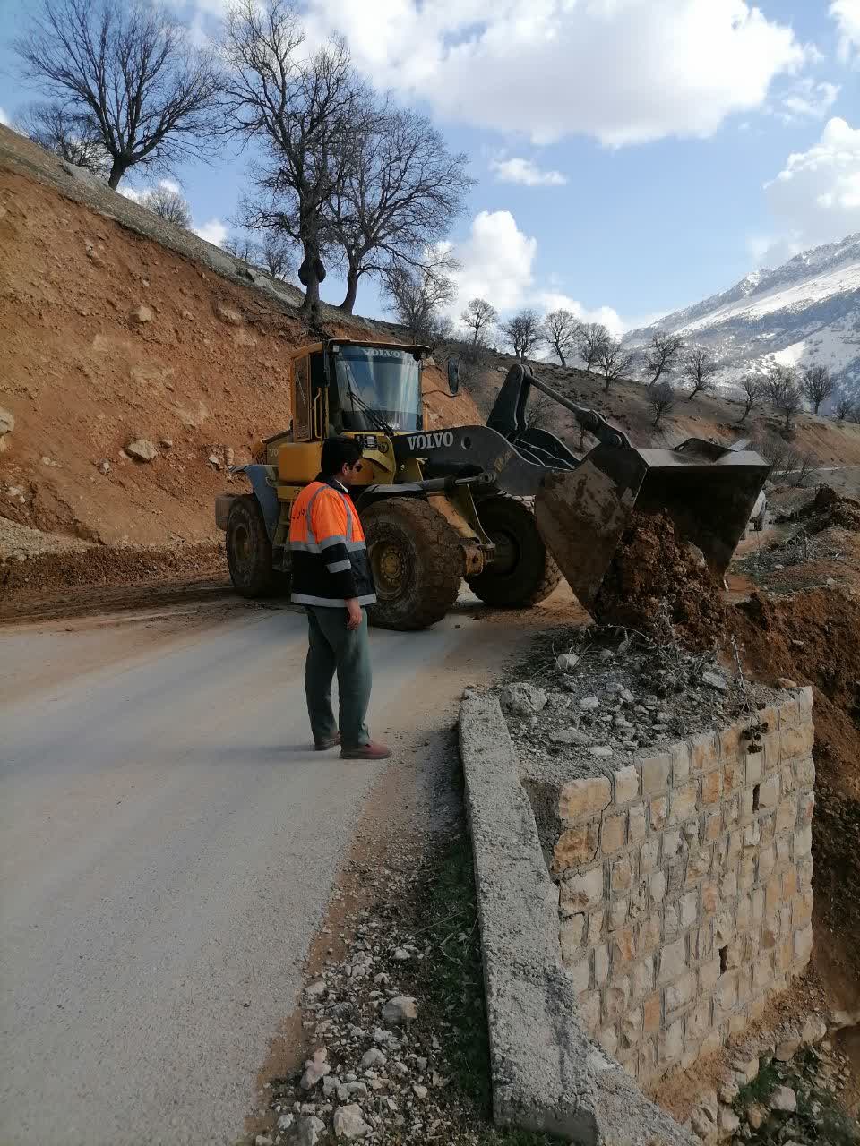 آماده سازی جادههای شهرستان مارگون برای تردد مسافران نوروزی آماده سازی جادههای شهرستان مارگون برای تردد مسافران نوروزی